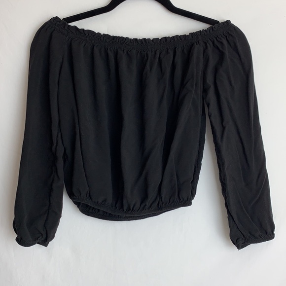 🌟 SOLD 🌟 BRANDY MELVILLE - Off The Shoulder Top - Picture 4 of 7